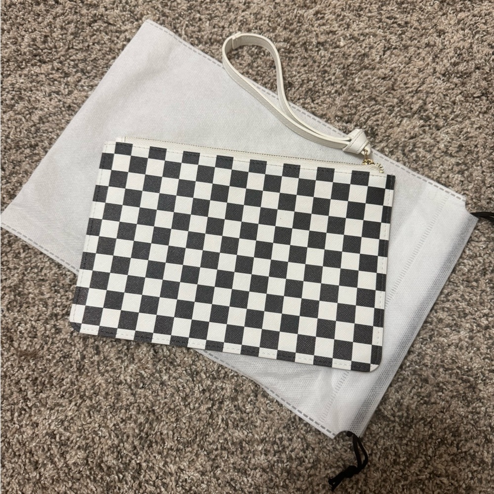 Cute Black and White Checkered Clutch Bag!
w/ original packaging 
USED ONCE‼️